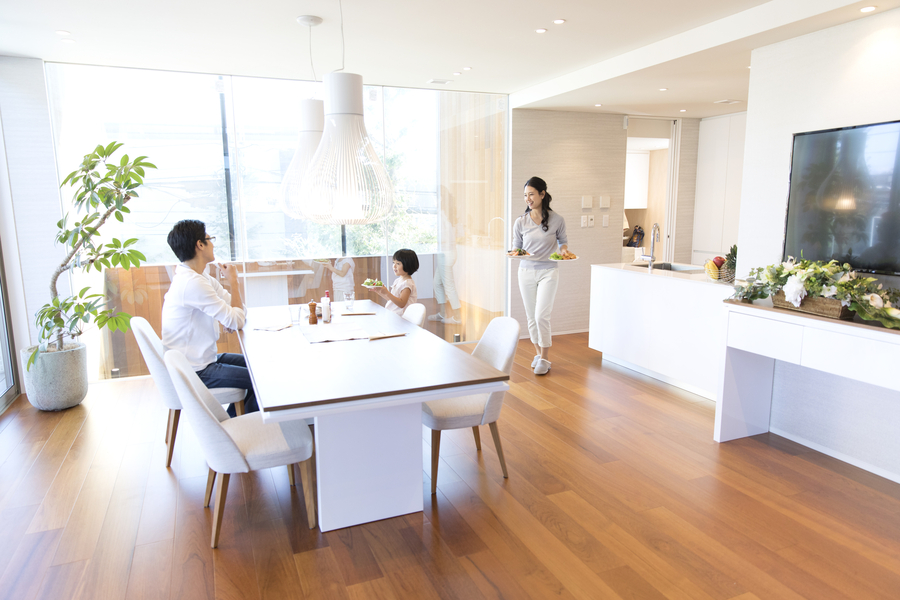 これから家族団らんをする家族